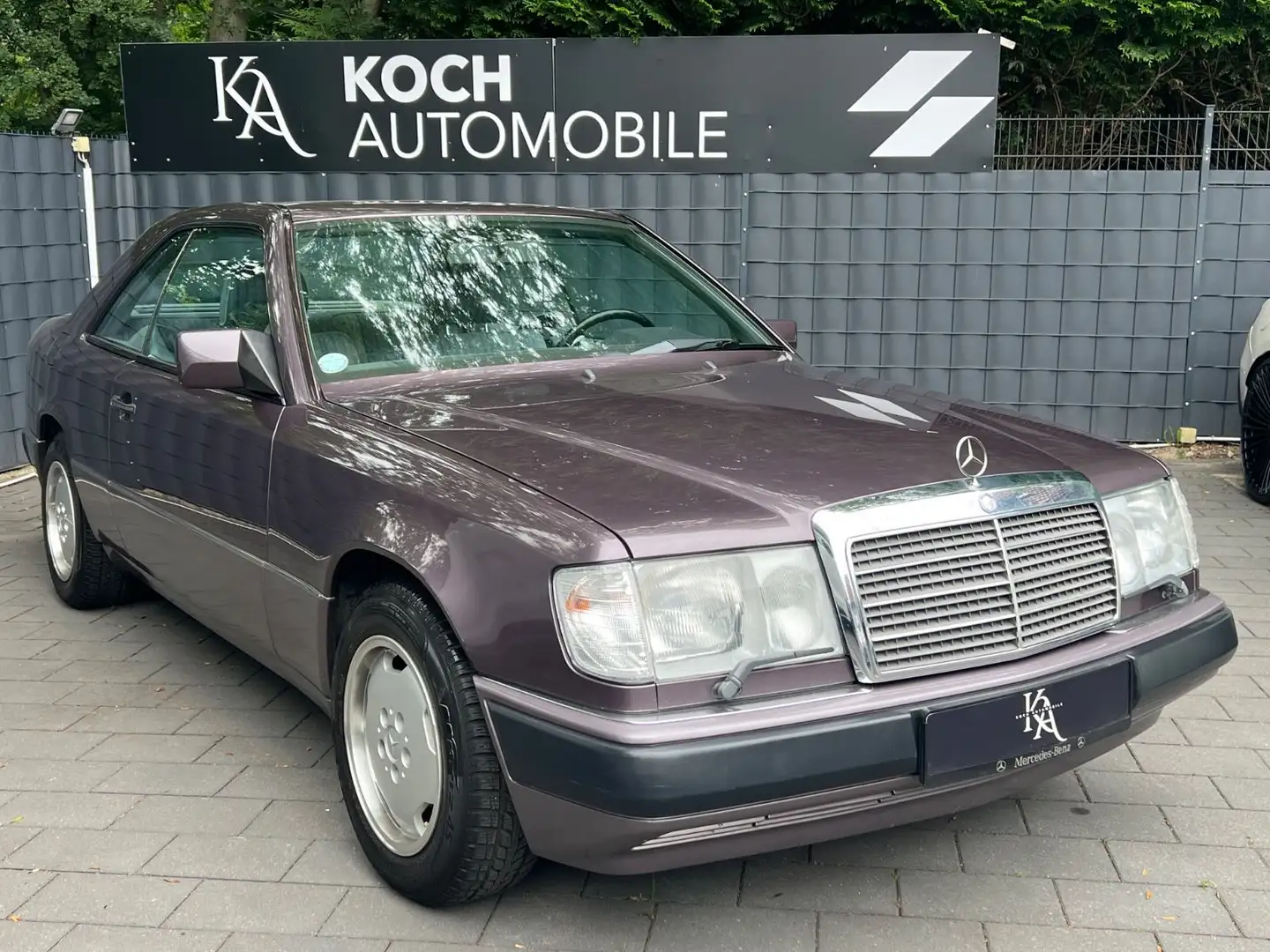 Mercedes-Benz 300 CE 24 1A Liebhaberfahrzeug Oldtimer Paars - 1