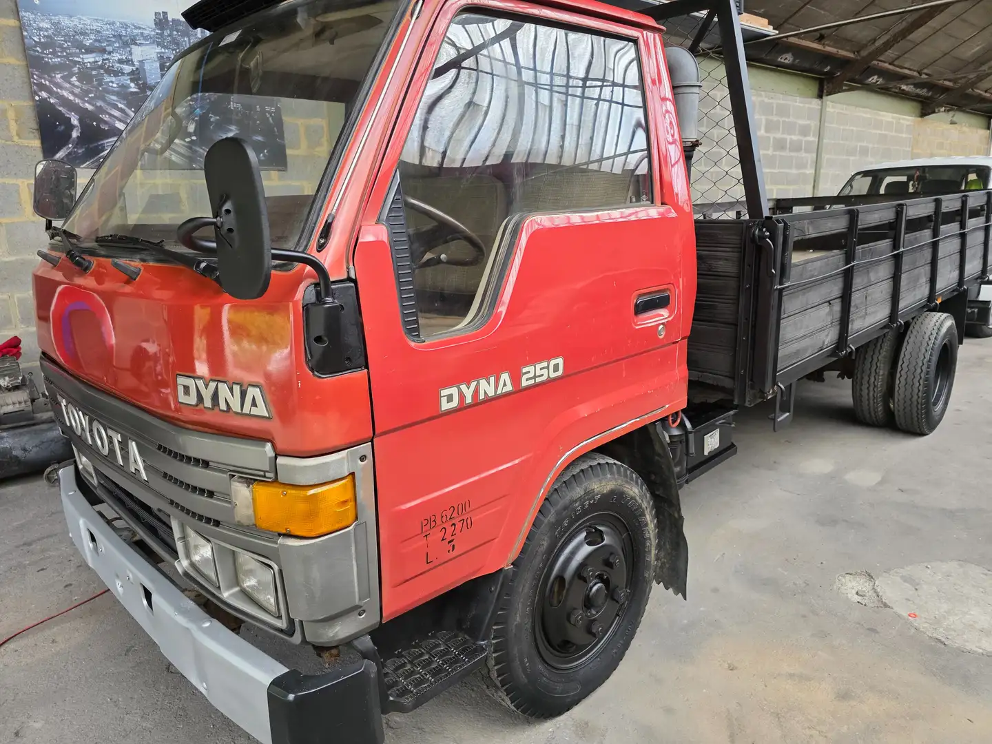 Toyota Dyna Dyna 250 (BU84L) MDDTW 6.2 Rouge - 1