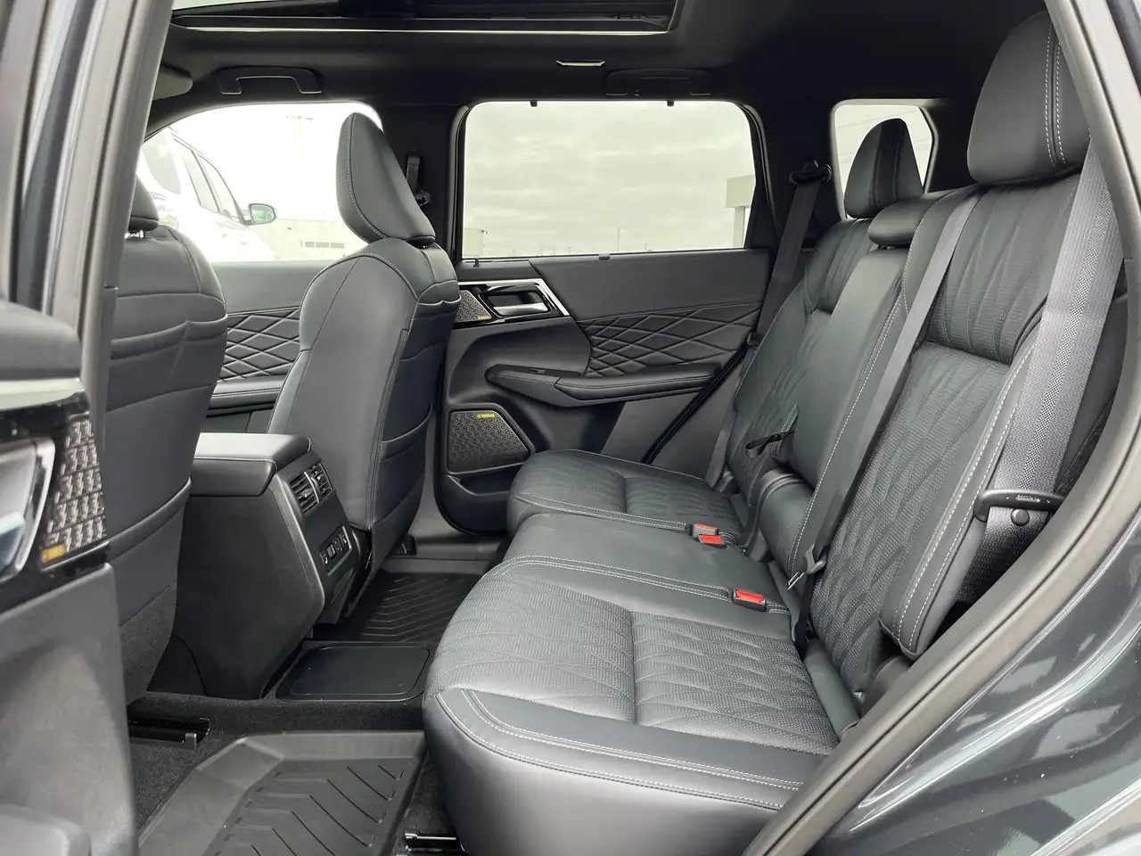Mitsubishi Outlander photo Mitsubishi Outlander