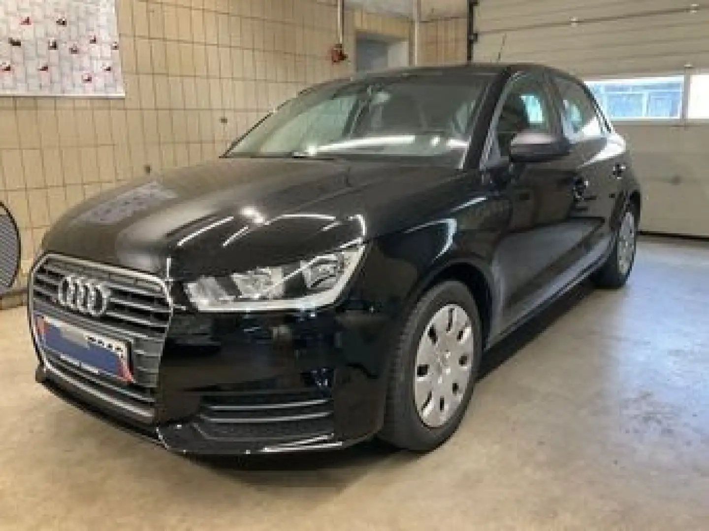 Audi A1 1.0 TFSI Sportback NAVI*SHZ*PDC*1HAND Schwarz - 1