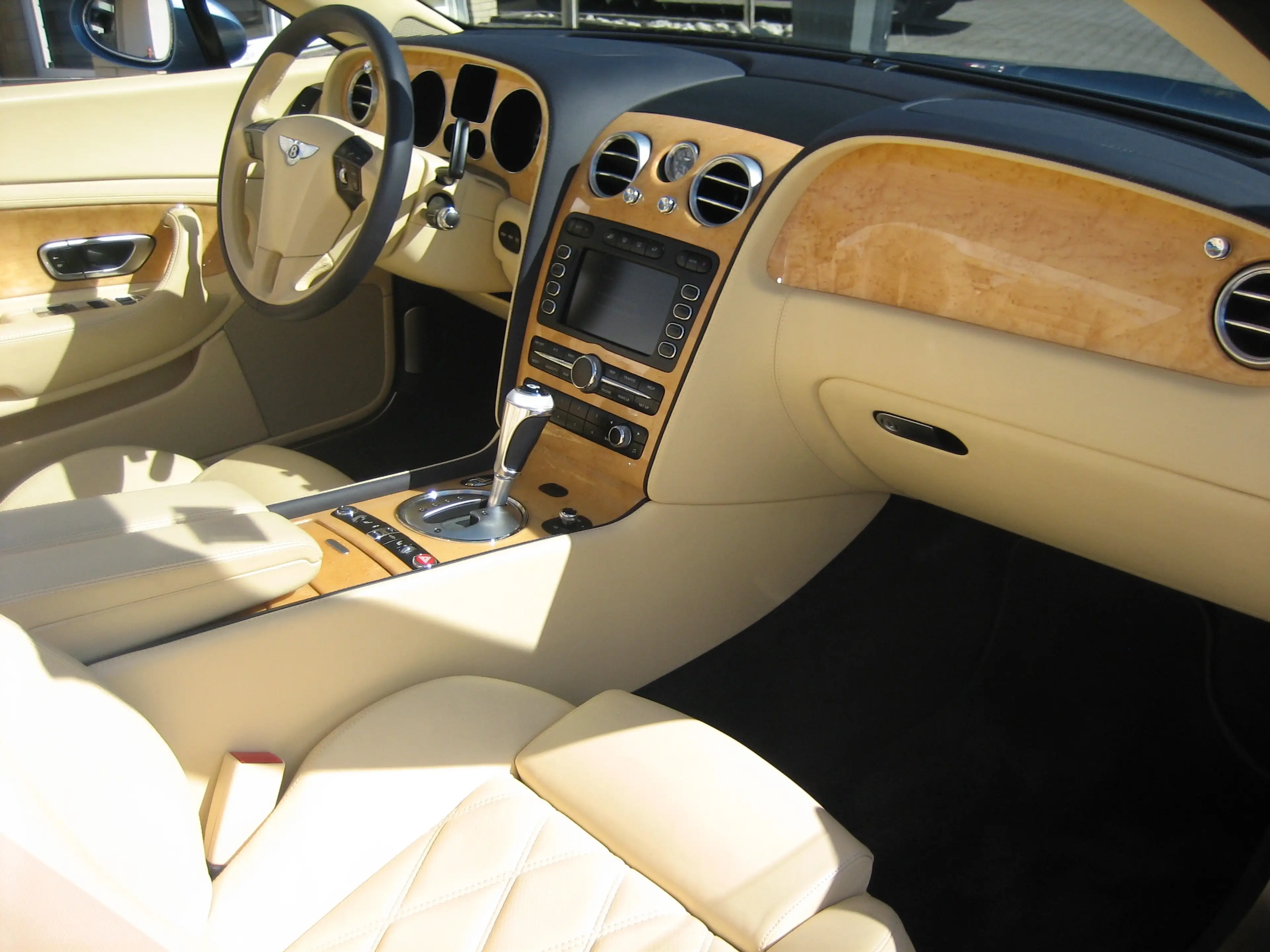 Bentley Continental Continental GTC — photo 11