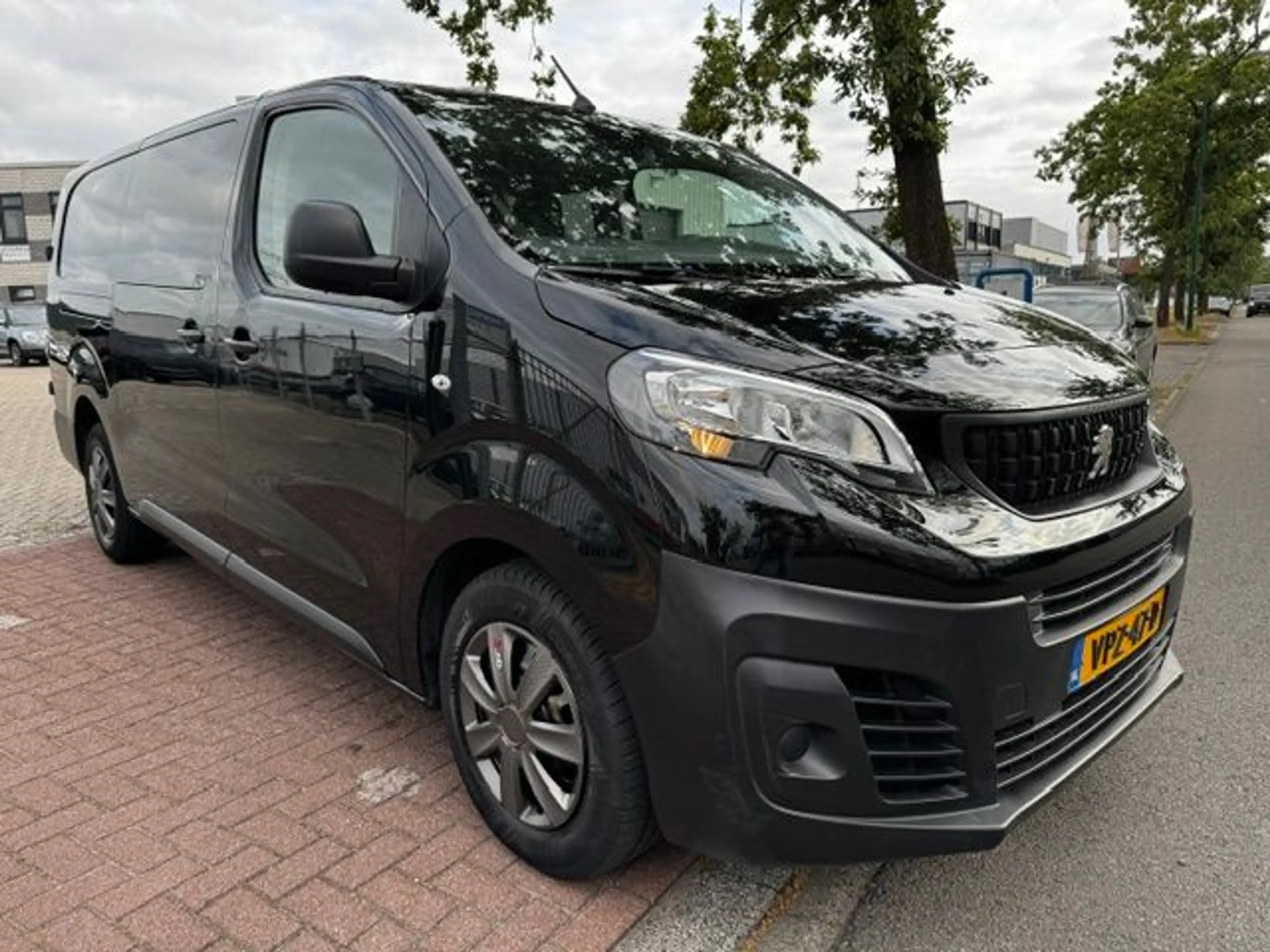 Peugeot Expert 2.0 BlueHDI 180pk Long Dubbel Cabine 6persoons Aut