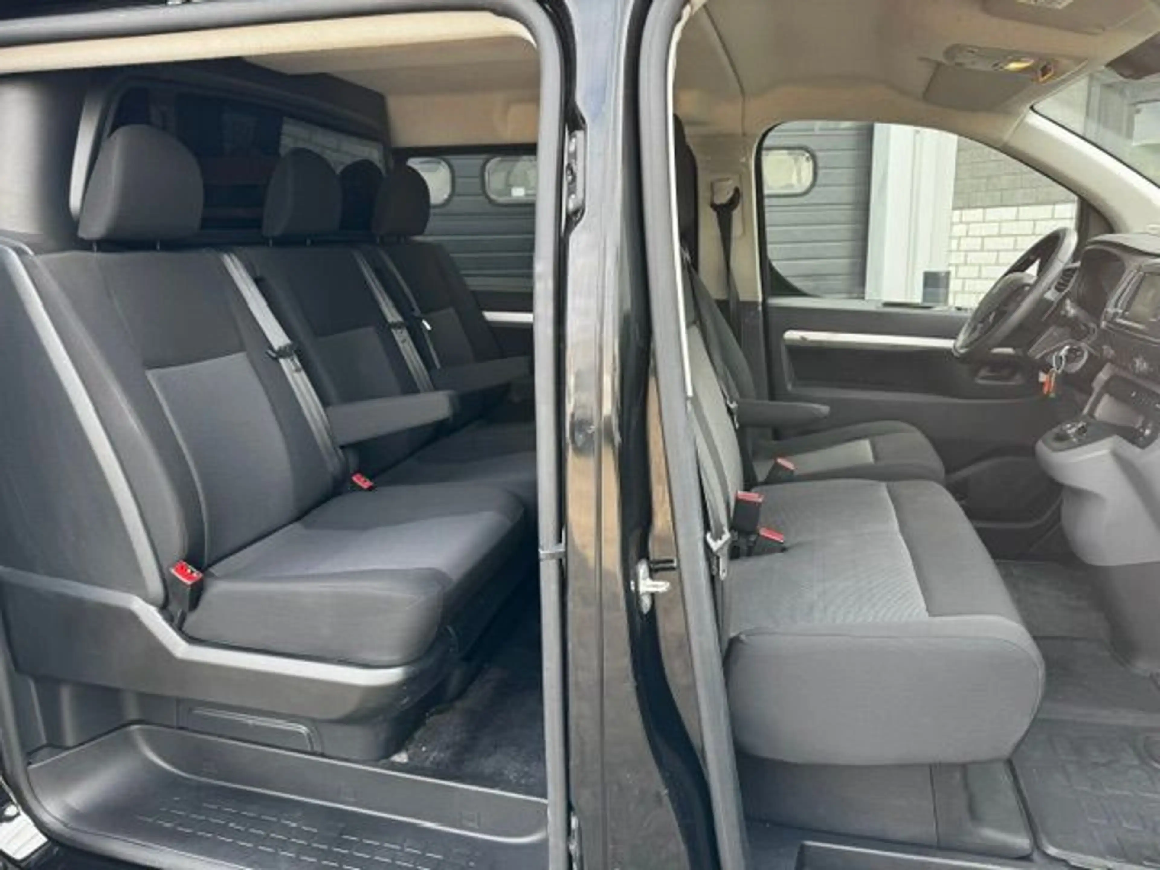 Peugeot Expert 2.0 BlueHDI 180pk Long Dubbel Cabine 6persoons Aut — photo 3