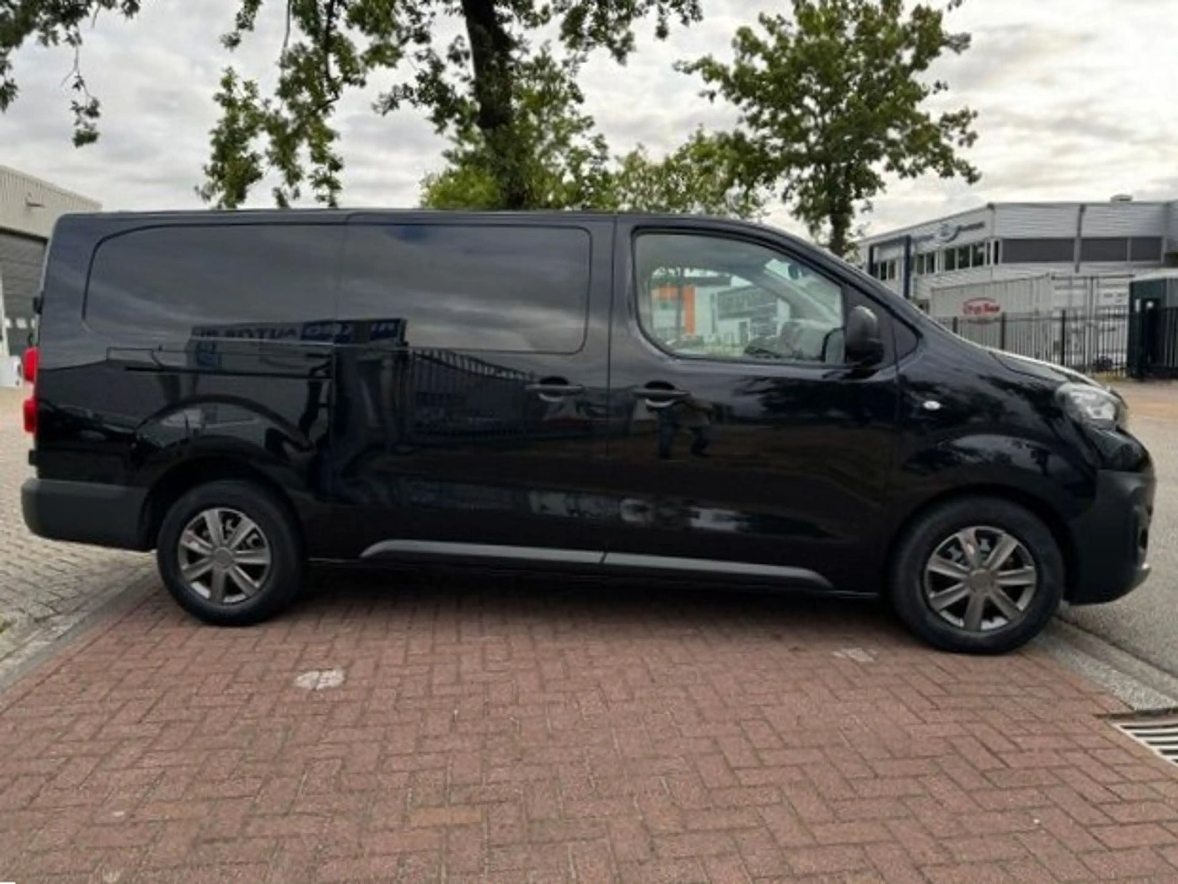 Peugeot Expert 2.0 BlueHDI 180pk Long Dubbel Cabine 6persoons Aut — photo 4
