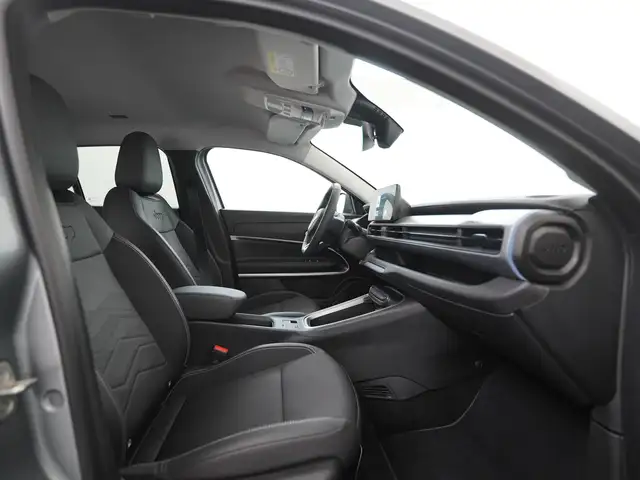 Jeep Avenger view 3