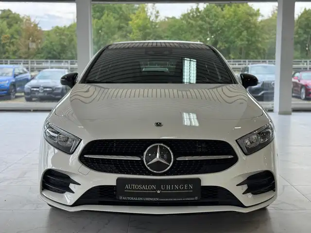 Mercedes-Benz 250 view 2
