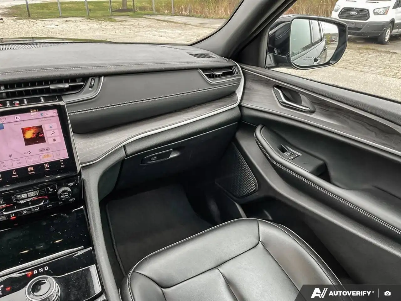 Jeep Grand Cherokee снимка Jeep Grand Cherokee