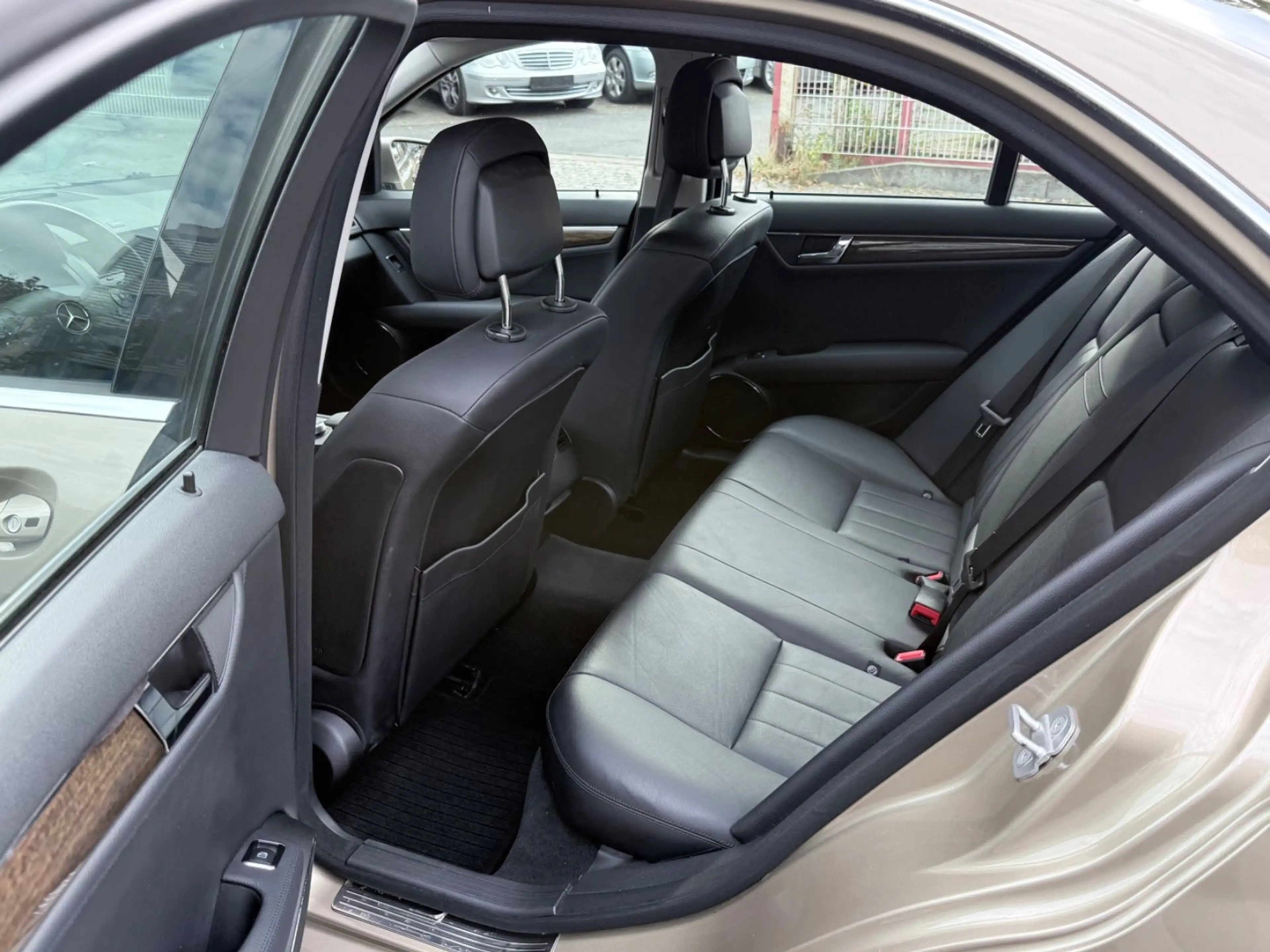 Mercedes-Benz C 350 CDI *AUTOMATIK*XENON*NAVI*SHZ*PDC* — photo 10