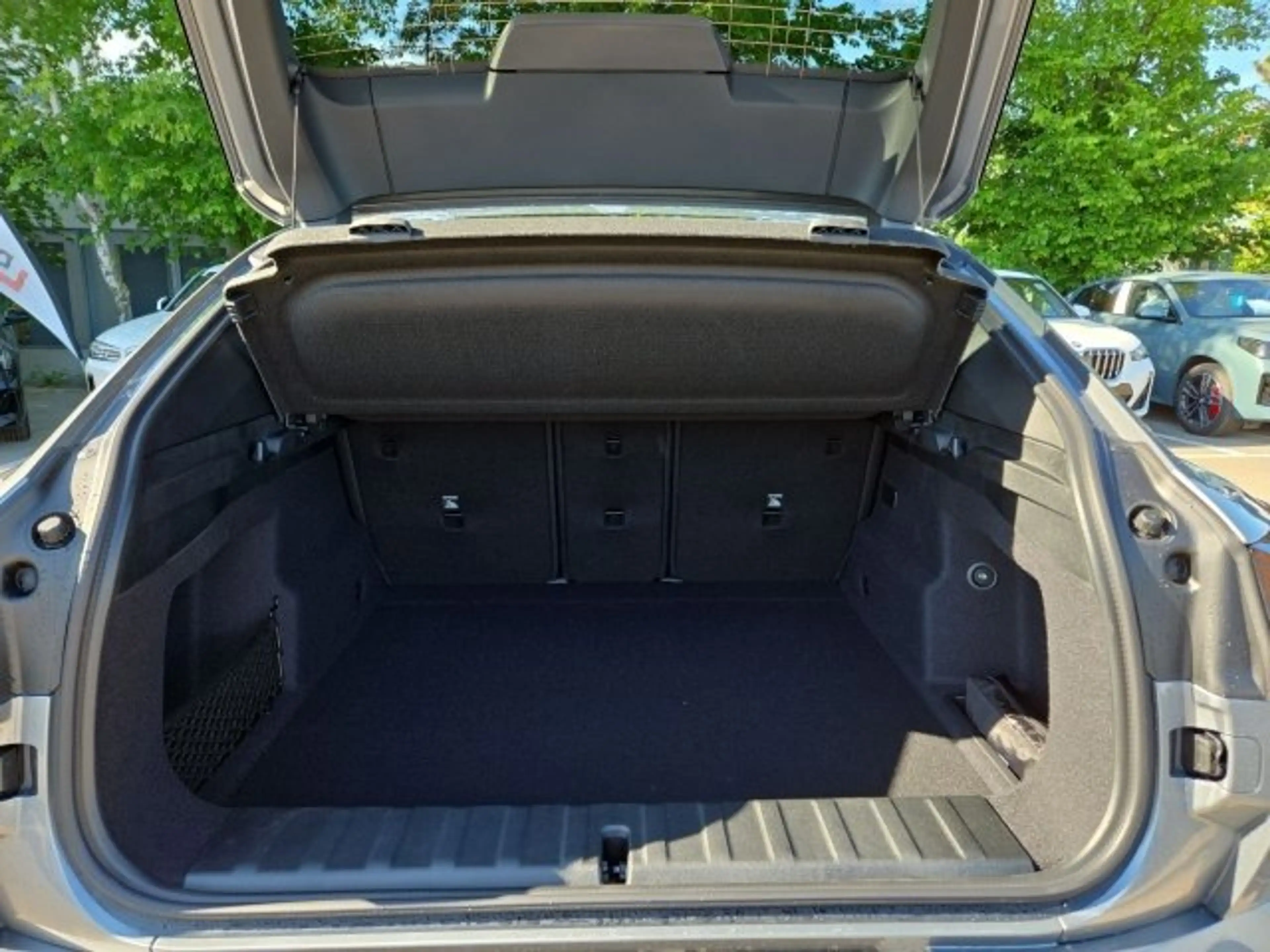 BMW iX2 eDrive 20 U10 — photo 13