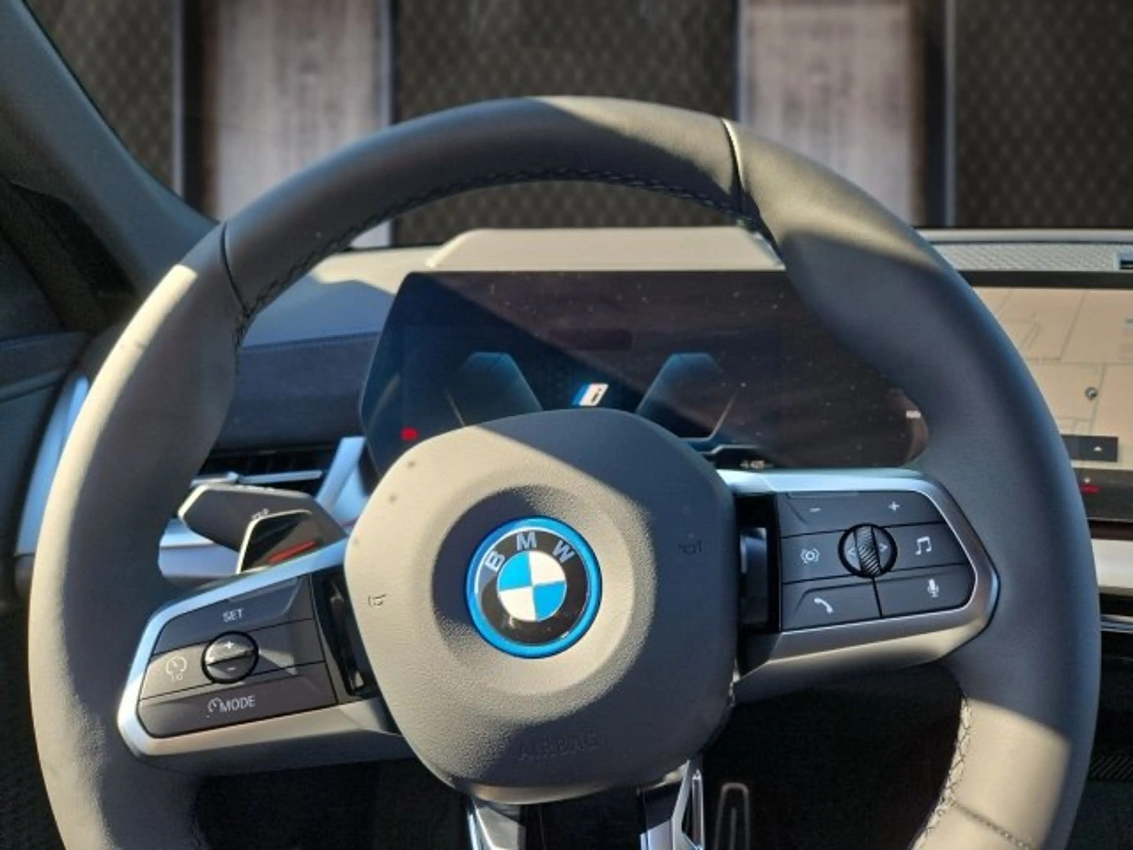 BMW iX2 eDrive 20 U10 — photo 10