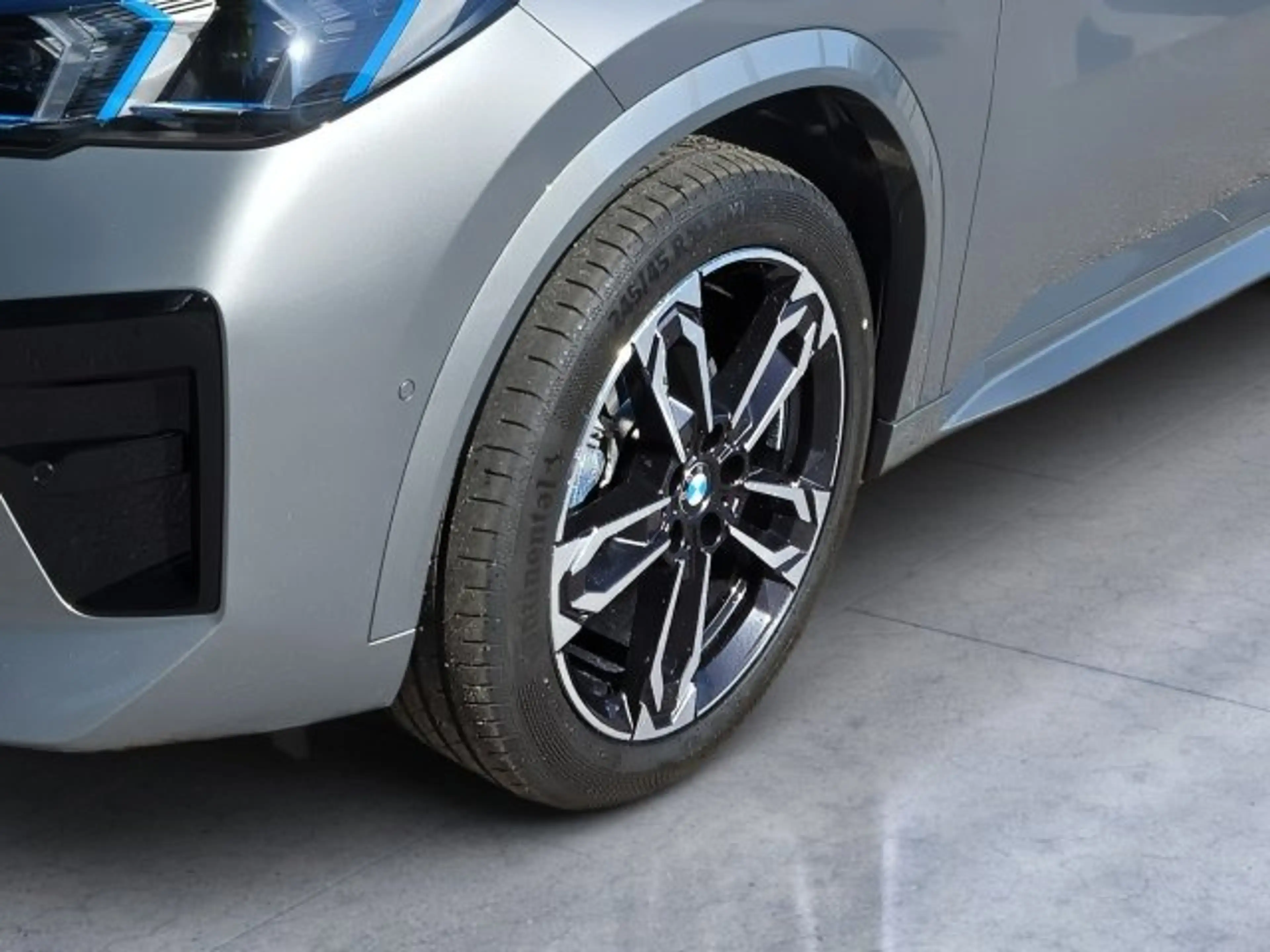 BMW iX2 eDrive 20 U10 — photo 8