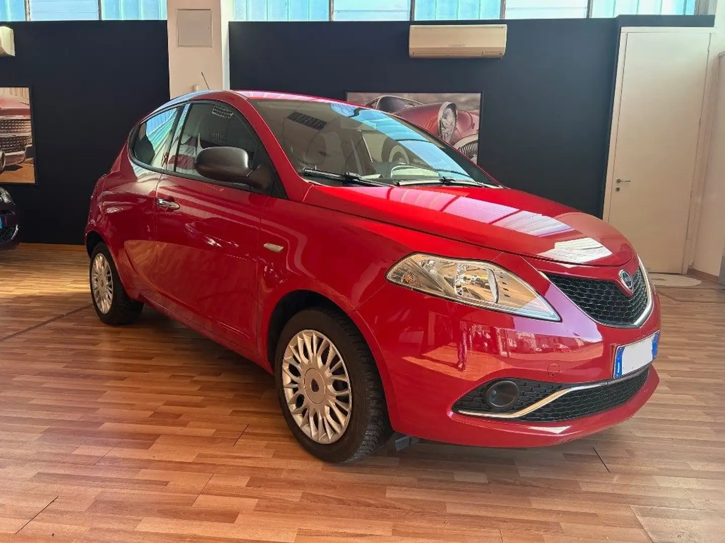 Lancia Ypsilon 1.2 69 CV 5 porte Platinum Rosso - 2