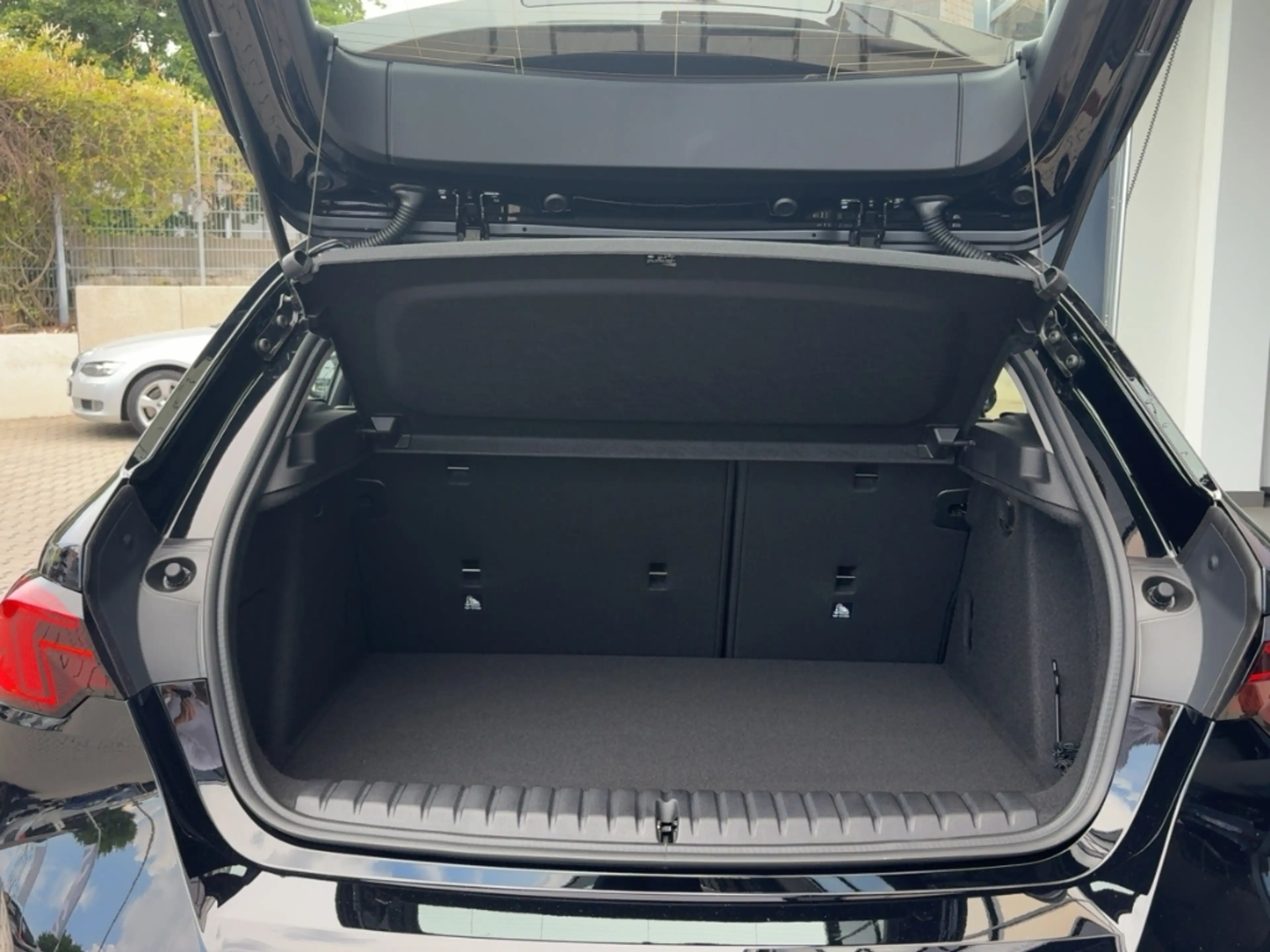 BMW 120 Limousine Navi Digitales Cockpit LED Mehrzonenklim — photo 14