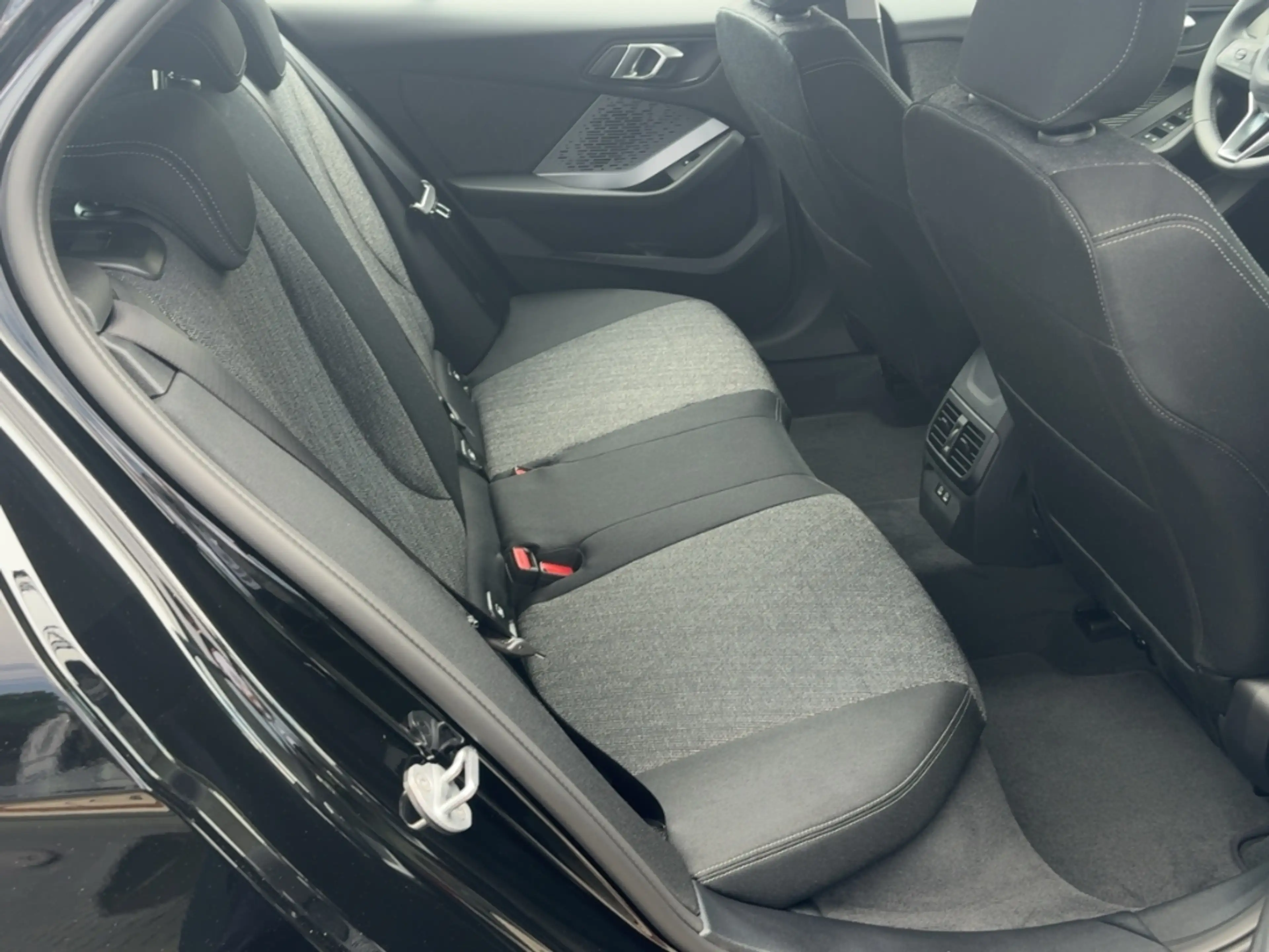 BMW 120 Limousine Navi Digitales Cockpit LED Mehrzonenklim — photo 7