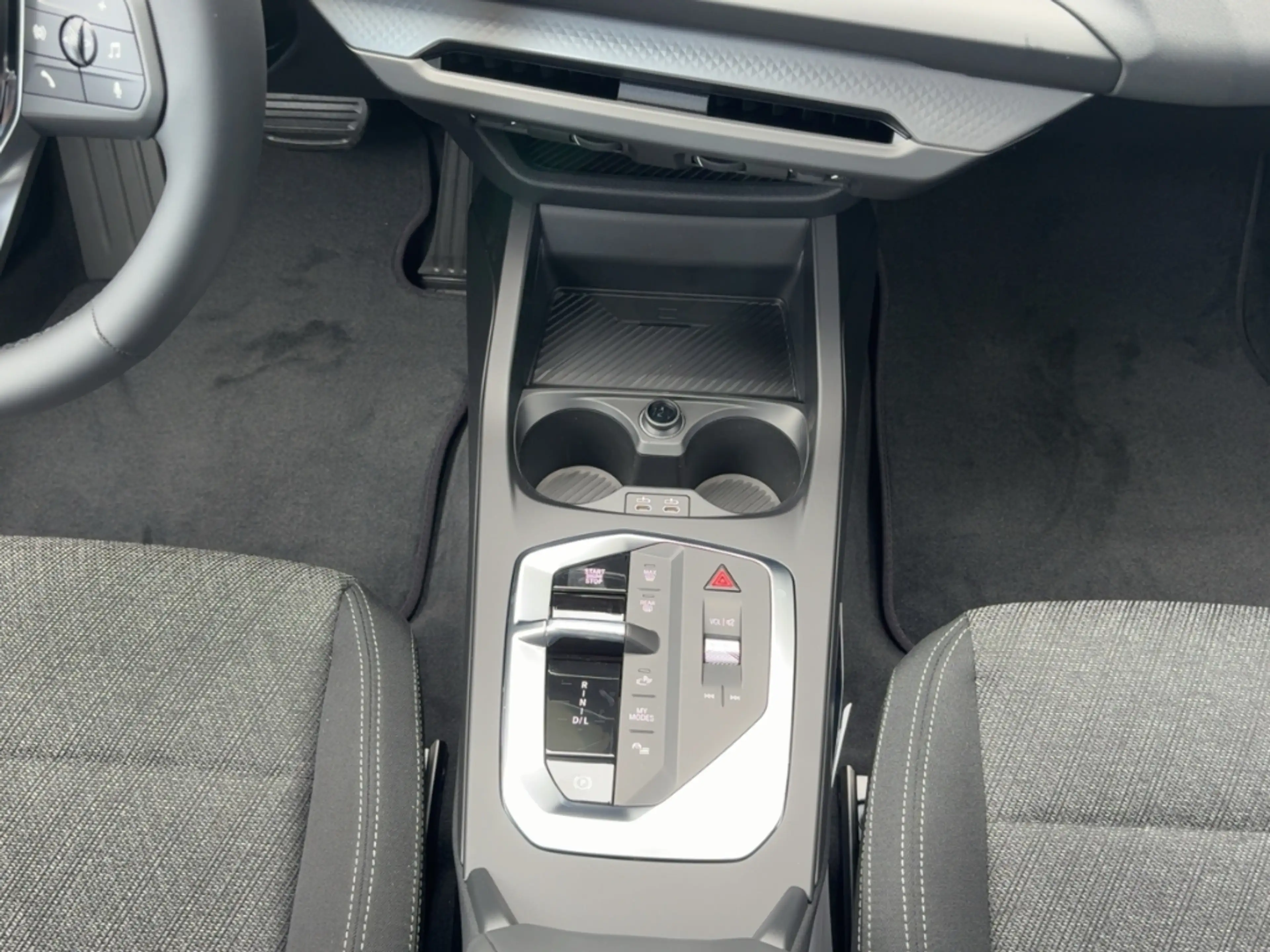 BMW 120 Limousine Navi Digitales Cockpit LED Mehrzonenklim — photo 11