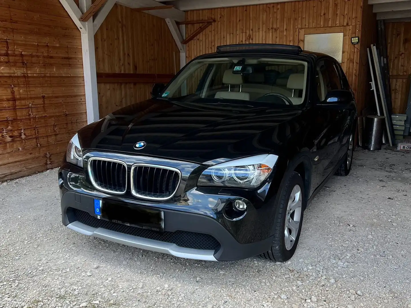 BMW X1 X1 xDrive20d Aut. Schwarz - 1