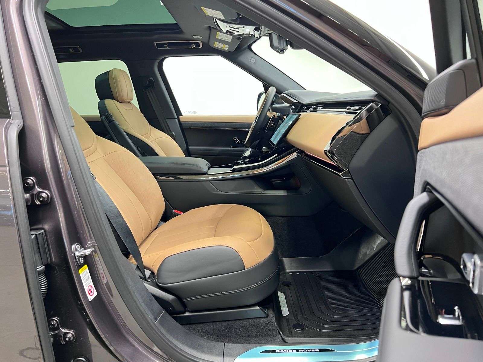 2026 Land Rover Range Rover Sport P400 DYNAMIC HSE alt 5