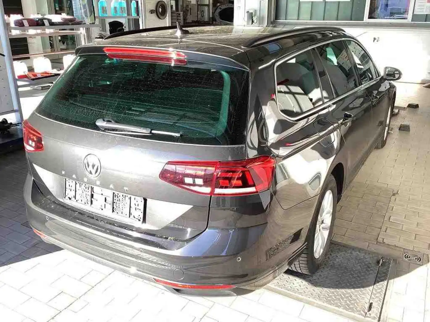 Volkswagen Passat Variant 1.5 TSI DSG Business LED NAVI AHK Gris - 2