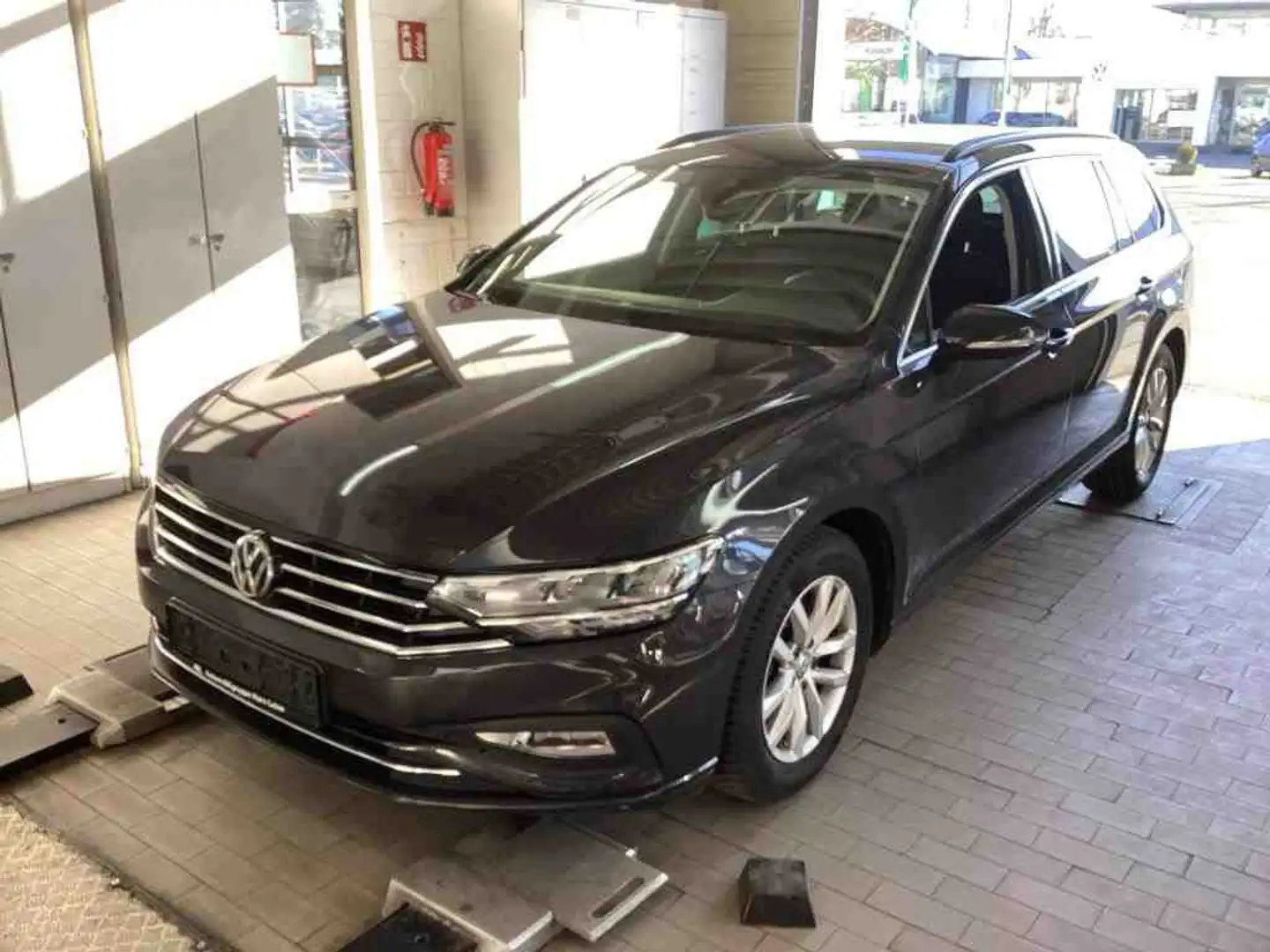 Volkswagen Passat Variant 1.5 TSI DSG Business LED NAVI AHK Gris - 1