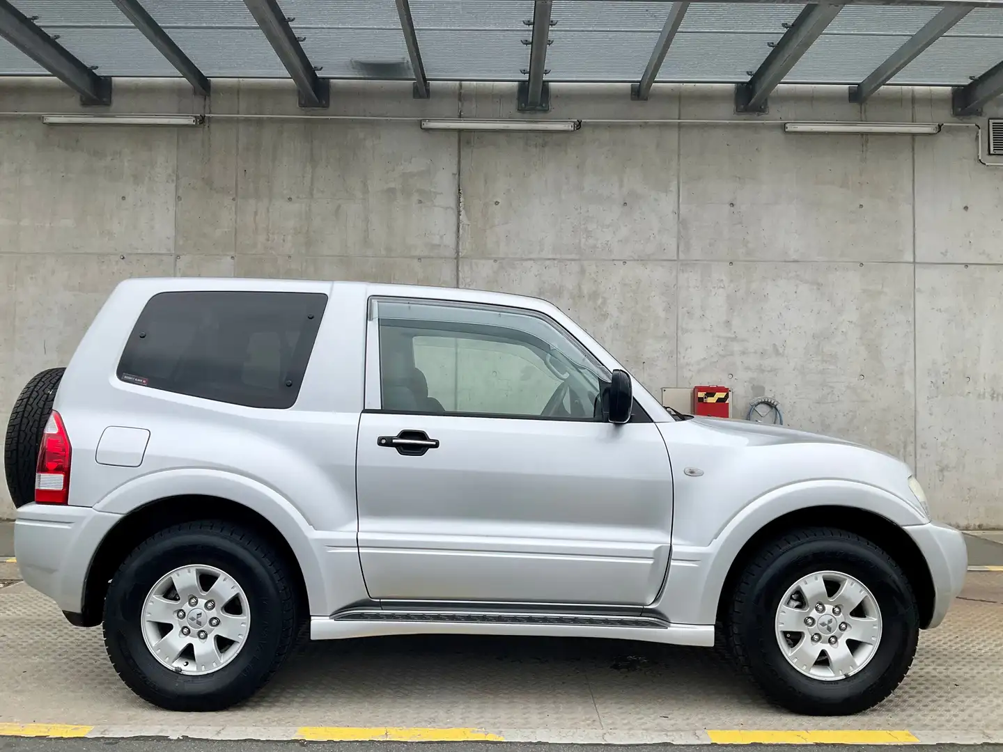Mitsubishi Pajero 3.0 V6 Montero das JP orig. RHD volle History Mwst Plateado - 1