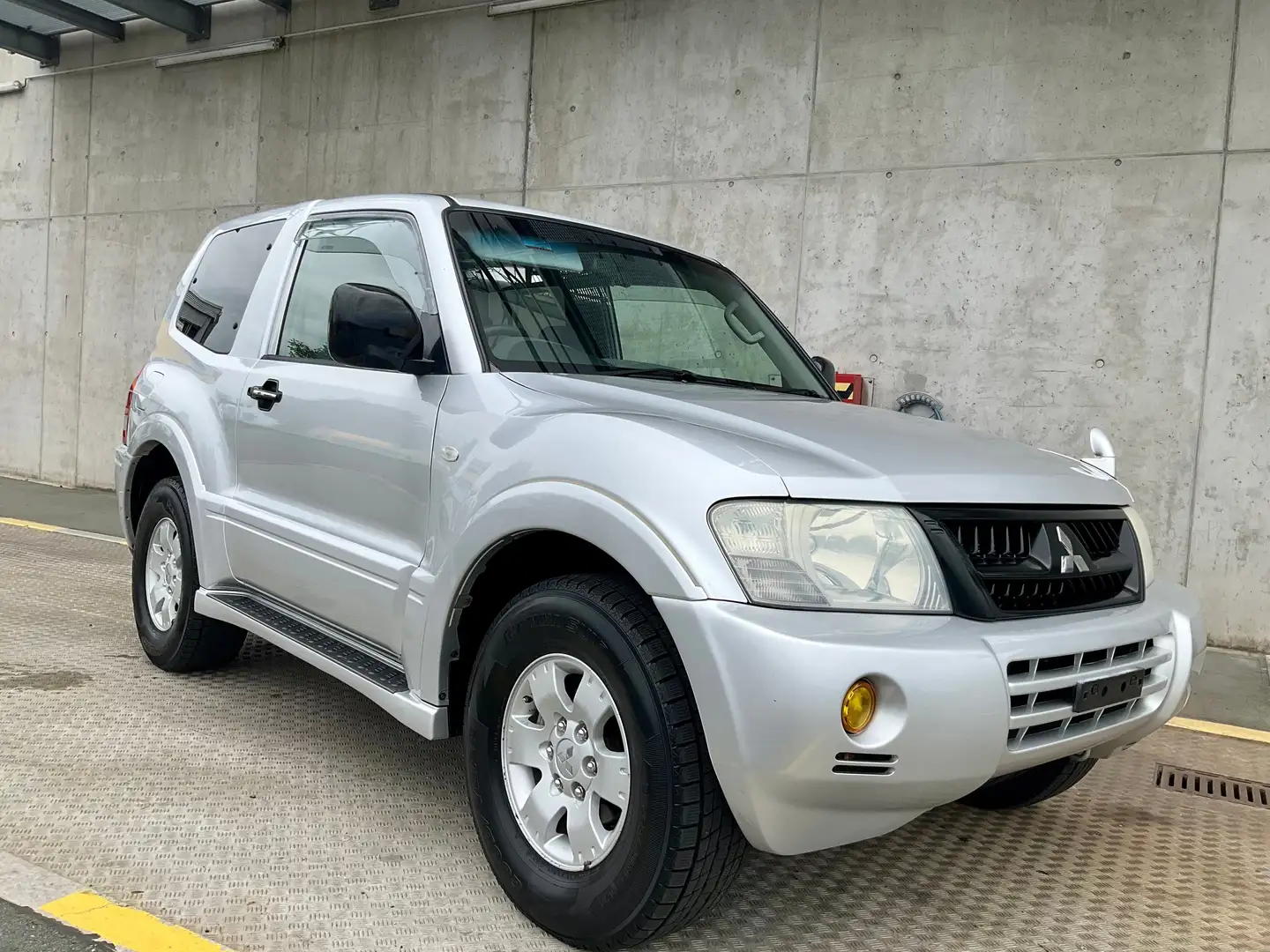 Mitsubishi Pajero 3.0 V6 Montero das JP orig. RHD volle History Mwst Plateado - 2