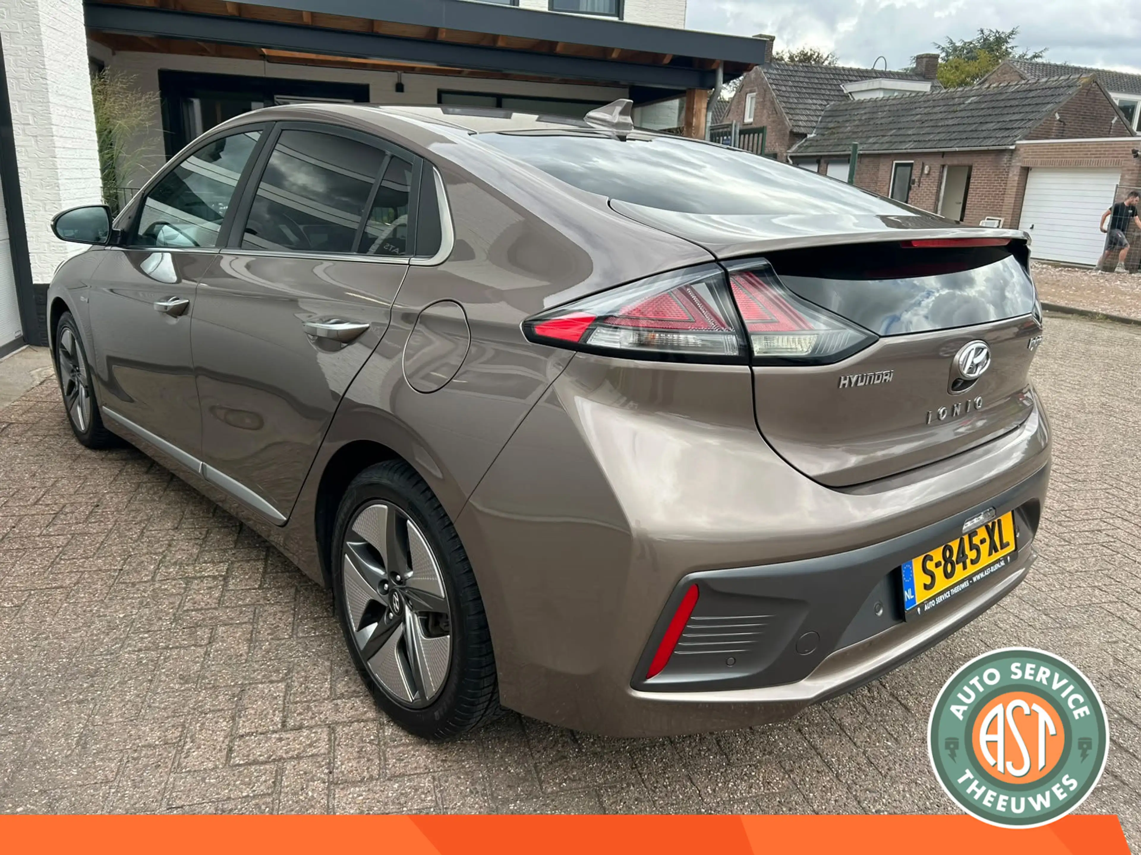 Hyundai IONIQ 1.6 GDi Premium HYBRID|LEER|NAVI|CARPLAY|CAMERA — photo 9