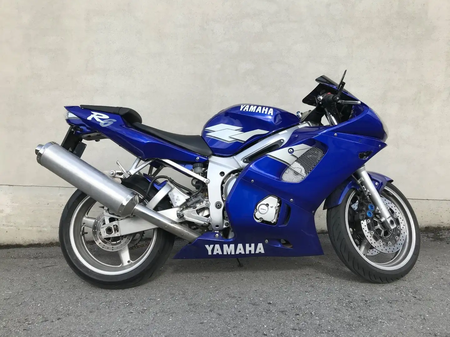 Yamaha YZF-R6 Blue - 2