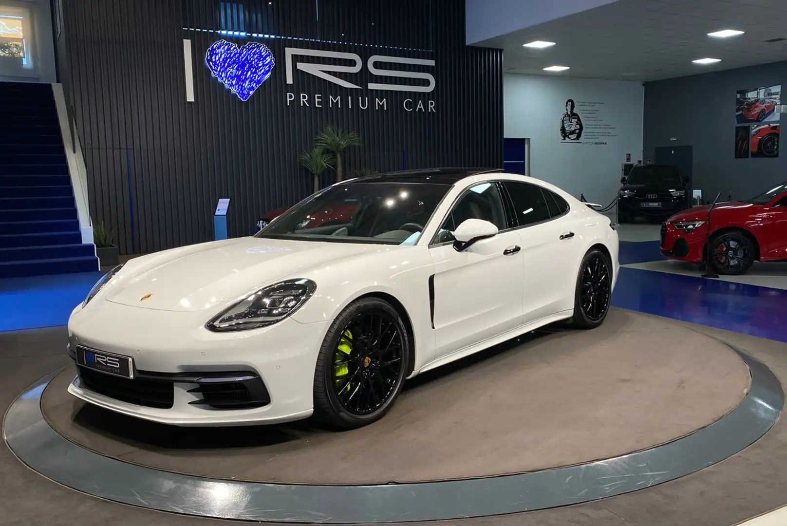 Porsche Panamera 4 e-Hybrid White - 2