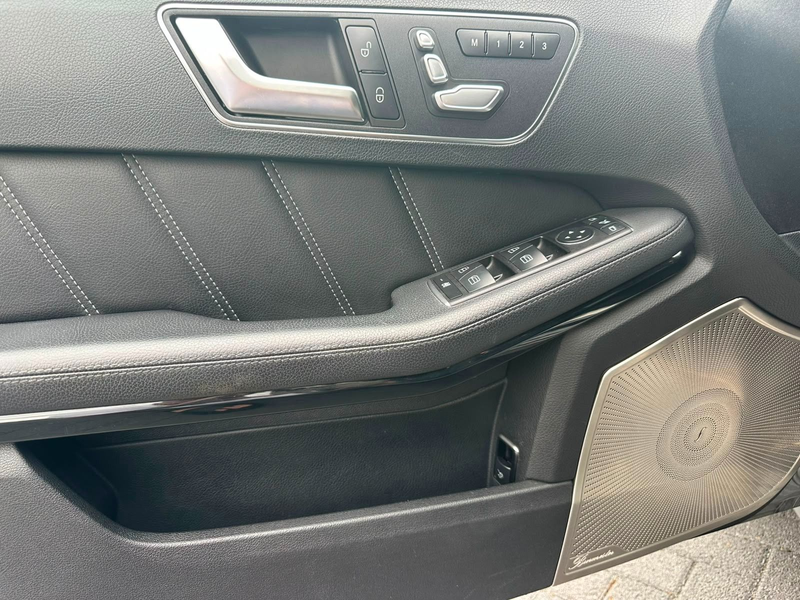 Mercedes-Benz E 300 Limousine/ Automatick/AHK/Leder/Navi/SHZ — photo 9