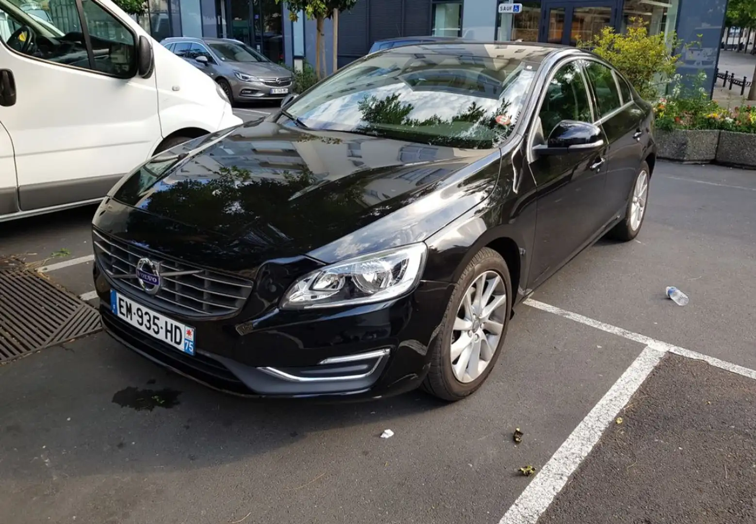 Volvo S60 D2 120 ch Stop&Start Geartronic 6 Summum Noir - 1