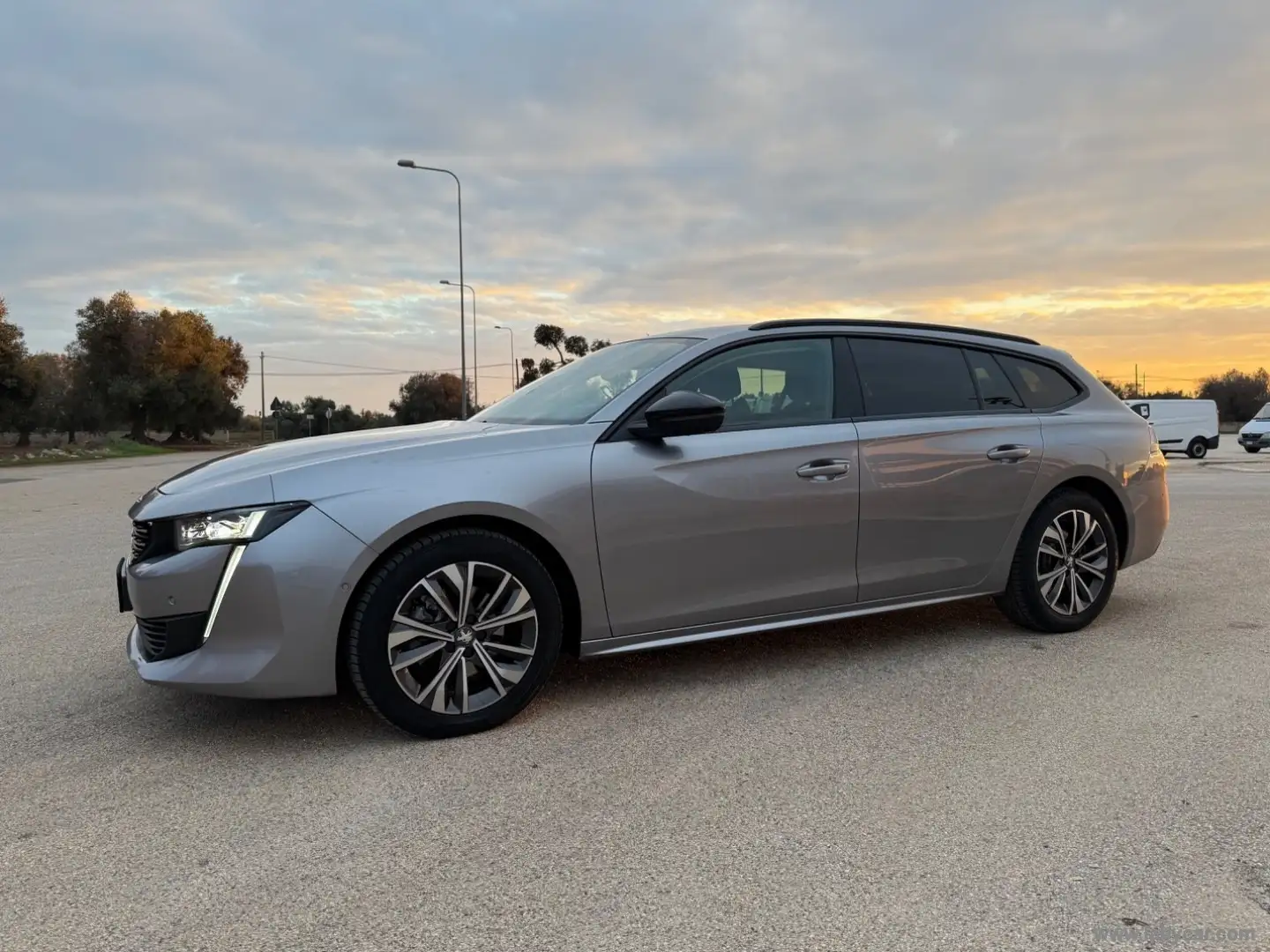 Peugeot 508 BlueHDi 130 S&S EAT8 SW Allure Pack DA IVARE Grau - 2