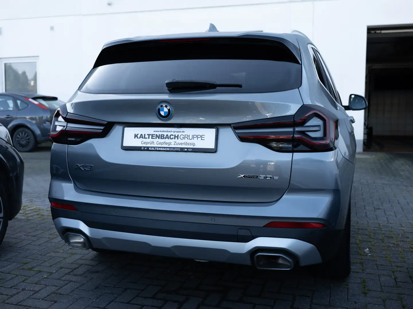 BMW X3 xDrive 30e FACEL. AHK 360° LED W-LAN NAVI Gris - 2
