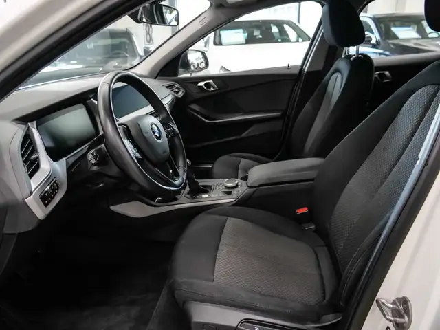BMW 1 Series view 9