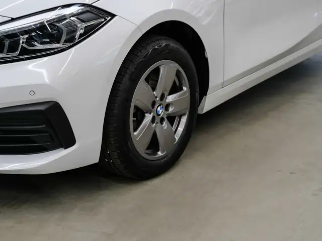 BMW 1 Series view 6