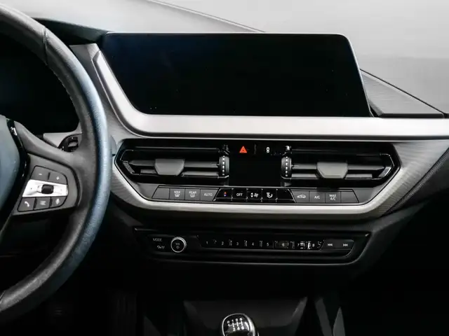 BMW 1 Series view 13
