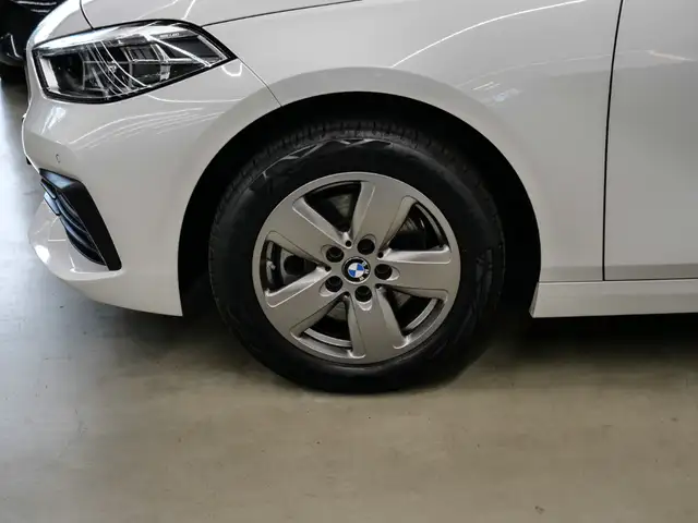 BMW 1 Series view 7