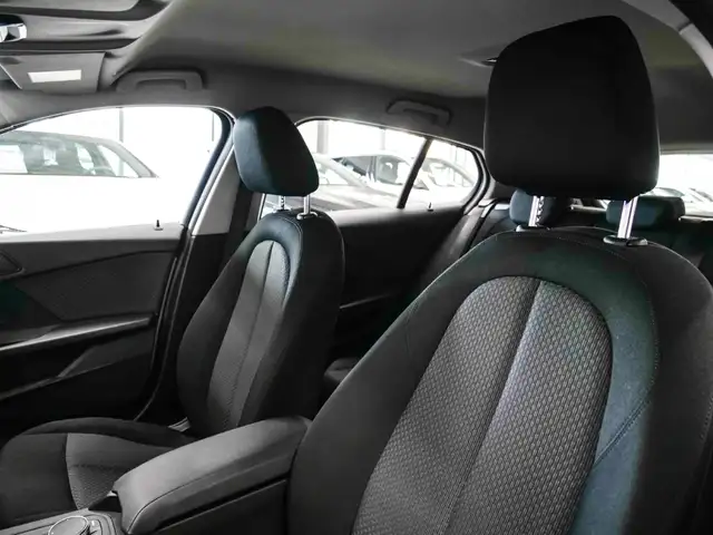 BMW 1 Series view 10