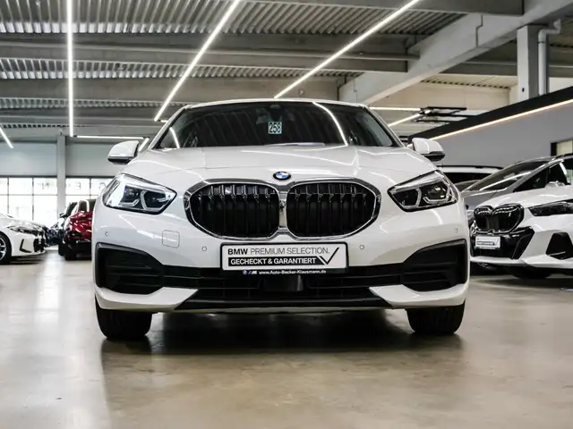 BMW 1 Series view 3