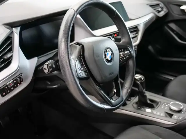 BMW 1 Series view 8