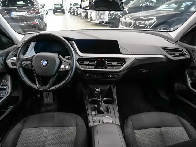 BMW 1 Series view 12