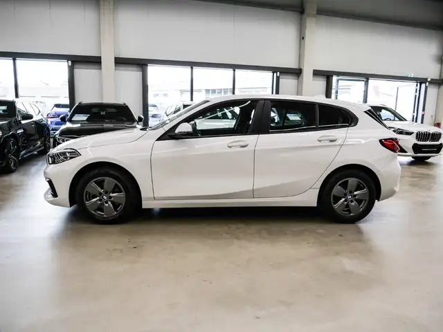 BMW 1 Series view 4