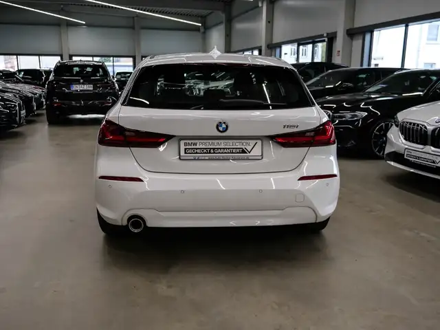 BMW 1 Series view 5