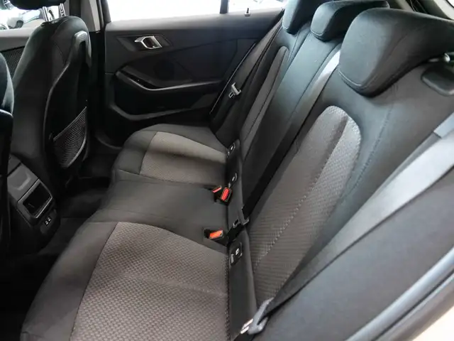 BMW 1 Series view 11