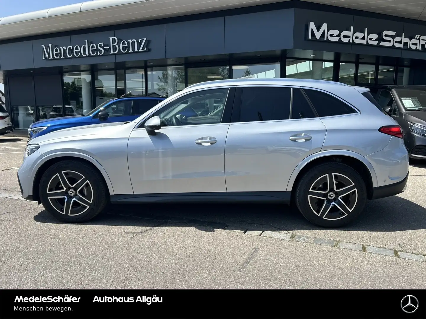 Mercedes-Benz GLC 300 GLC 300 4M AMG AHK Pano Dist Mem Bur Keyl DLight Silber - 2