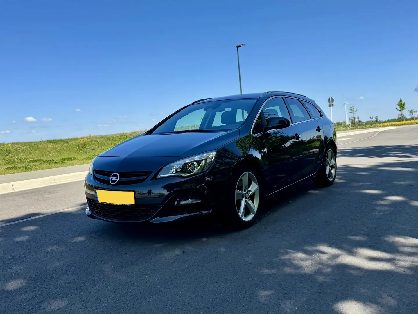Opel Astra 2.0 BiTurbo CDTI DPF ecoFLEX SportsTourer St Noir - 1
