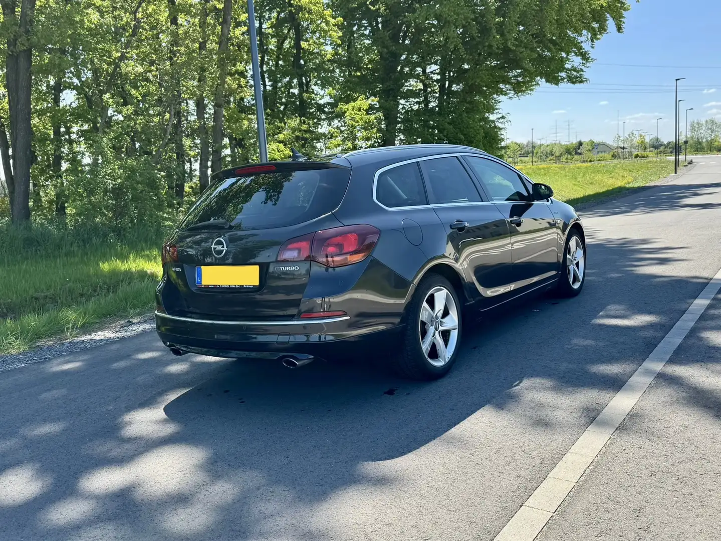 Opel Astra 2.0 BiTurbo CDTI DPF ecoFLEX SportsTourer St Noir - 2