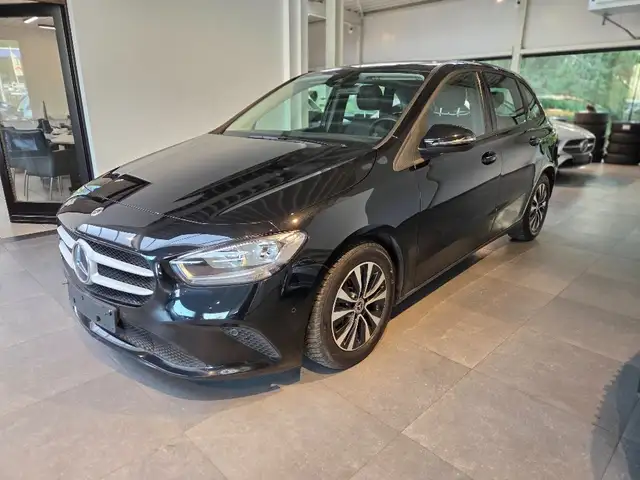 Mercedes-Benz B 180 B 180 d 8G-DCT