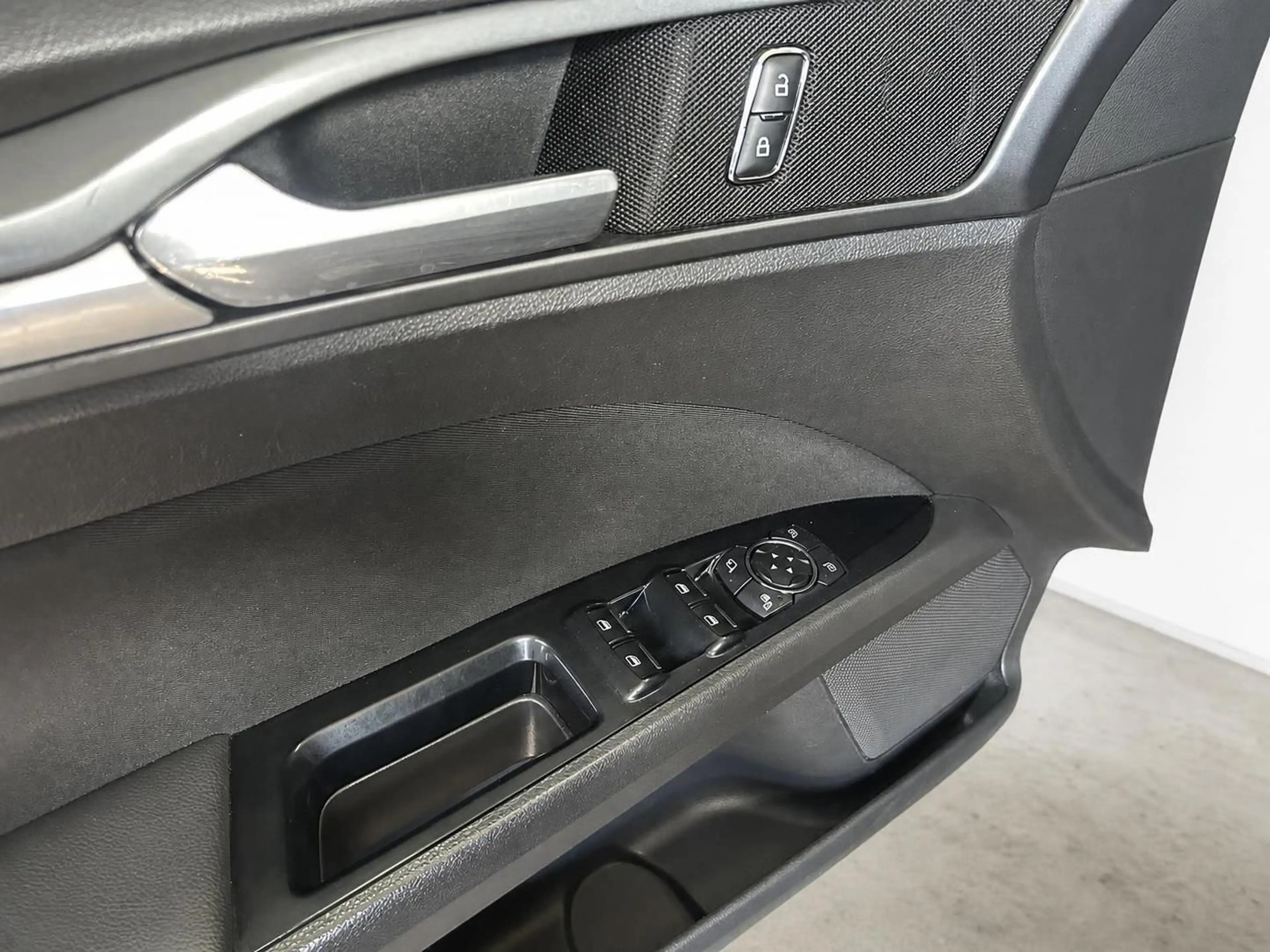 Ford Mondeo 2,0 TDCI Titanium*AUTOMATIK*KAMERA*PANORA — photo 9