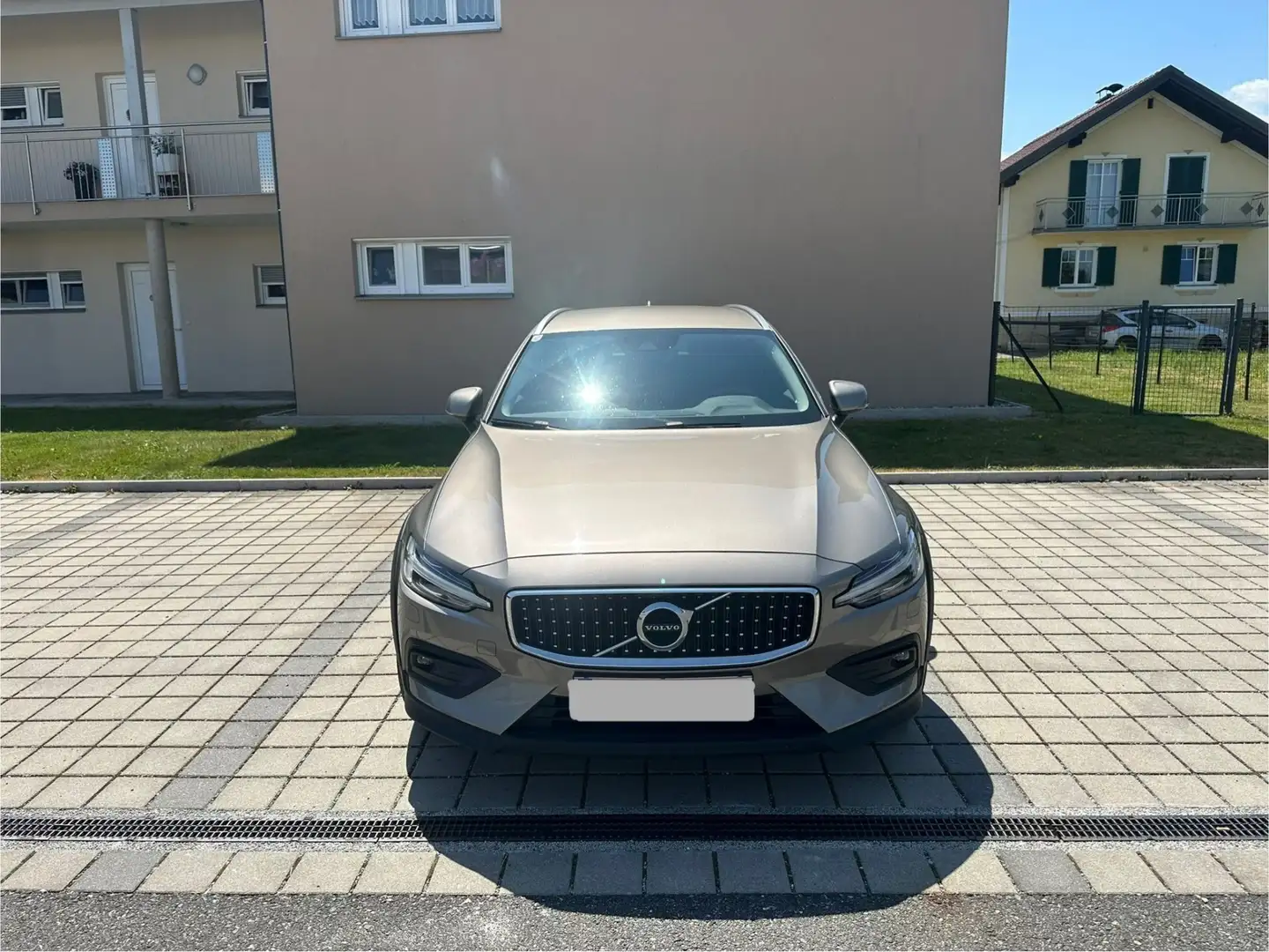 Volvo V60 Cross Country B4 AWD Geartronic Bronzová - 2