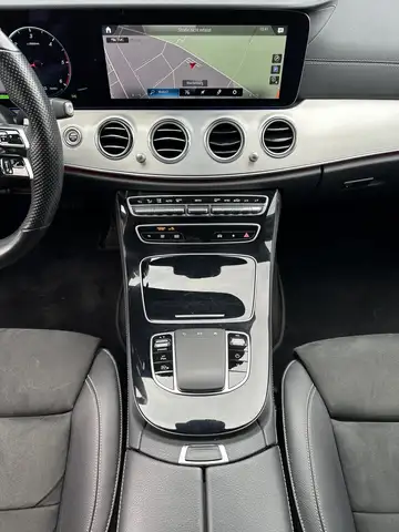 Mercedes-Benz 300 view 13